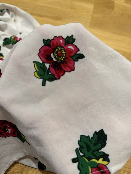 Spódnica góralska/folk na gumce biała w czerwone kwiaty | midi