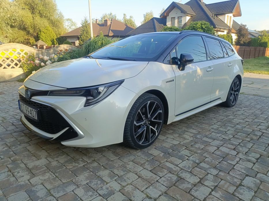 Toyota Corolla  Kombi 2.0 Hybrid wersja Selection  rok 2019 103 tyś. km.