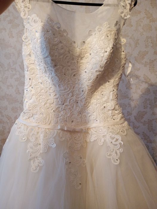 Весільна сукня  44 розмір айворі