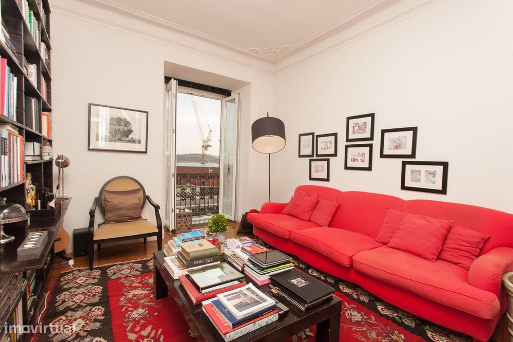 T2 Apartment with River View in Estrela, Lisbon