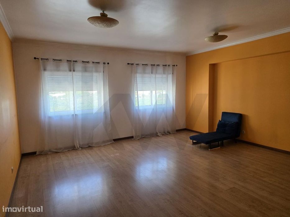 Apartamento T2 para arrendamento Praça do Brasil - Setúbal