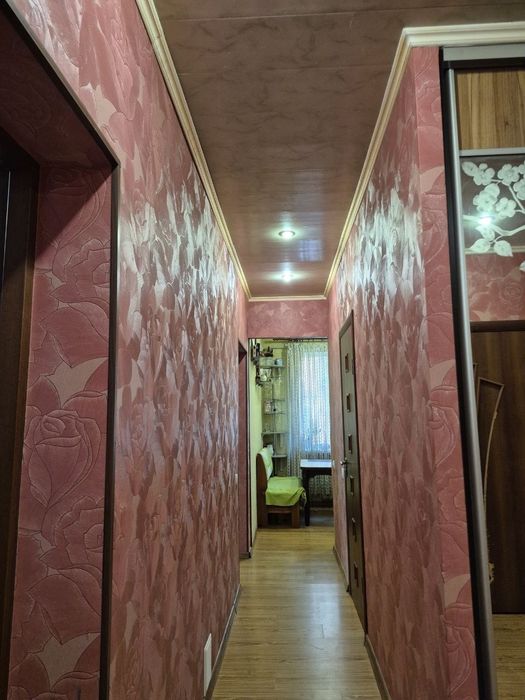 Продам 2-х сталинку с раздельными комнатами
