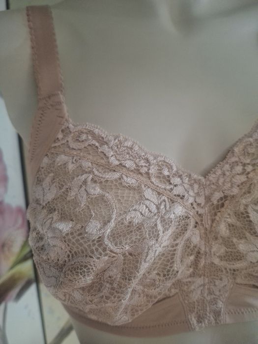 Biustonosz Triumph 75E