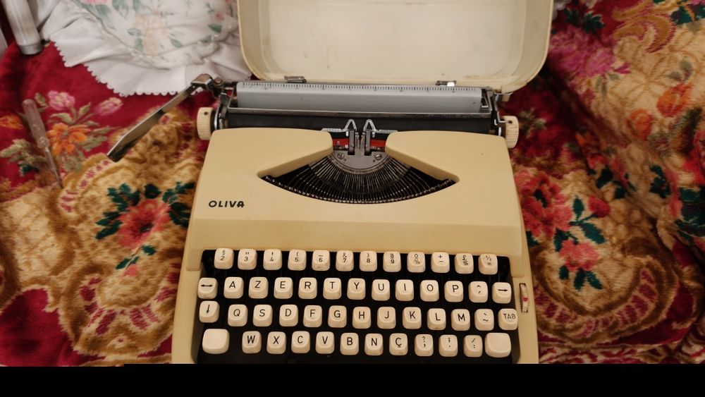 Máquina escrever vintage Oliva