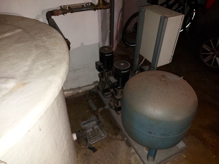 Sistema de bombagem 2 motores, balão de pressão e depósito