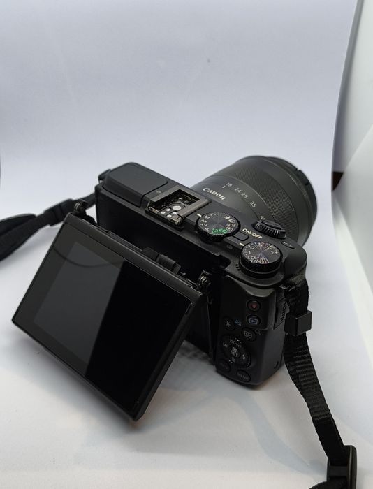Máquina digital Canon EOS M3 + Extras