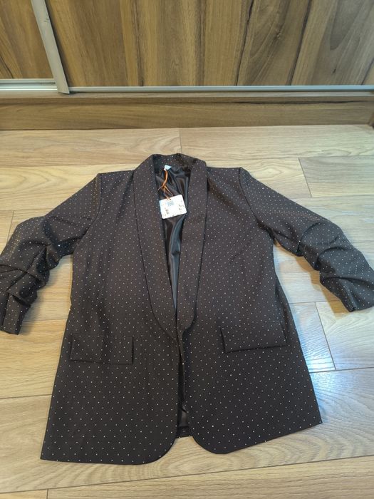 Nowy elegancki żakiet z cyrkoniami