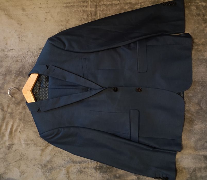 Продам класичний синий костюм