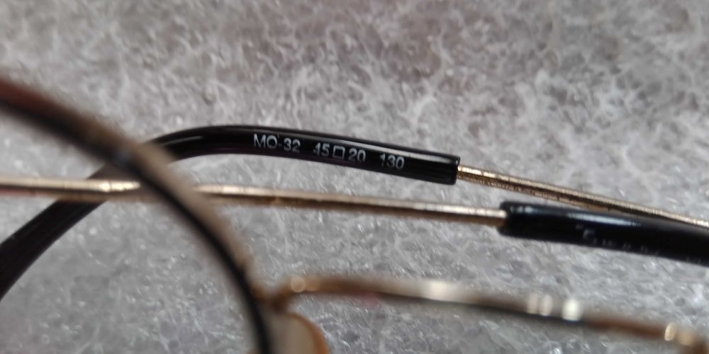 Очки для девочки с чехлом +1 в отличном состоянии