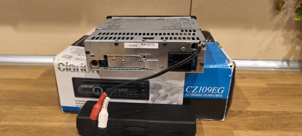 Nowe radio Clarion CZ109eg , CD/MP3 AUX , zielone podświetlenie 1xRCA