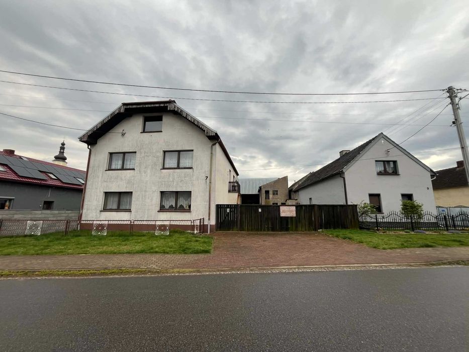 Dom jednorodzinny z dużym obejściem i ogrodem