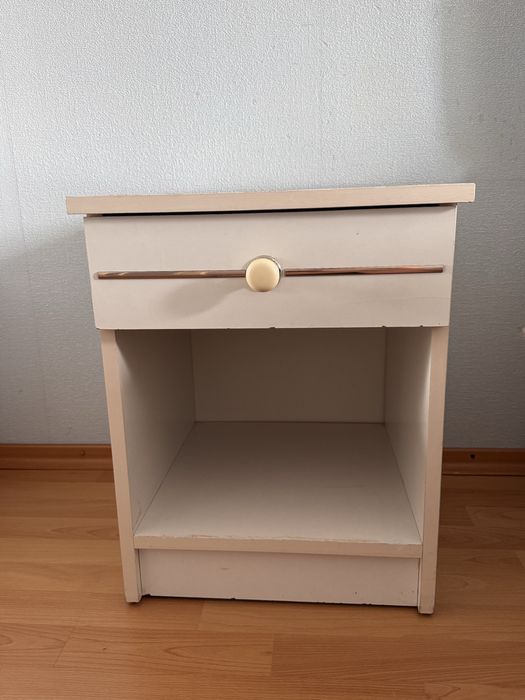 Приліжкова тумба