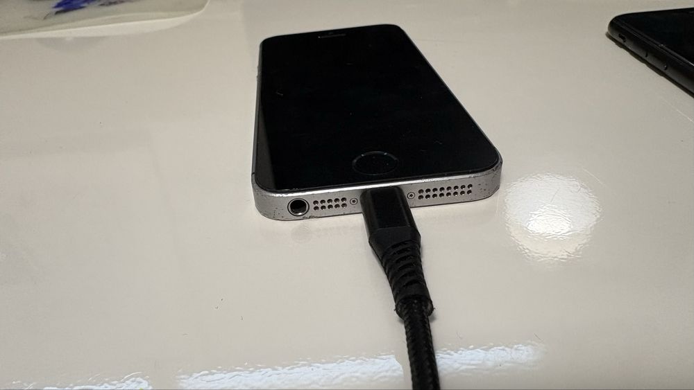 Iphone SE(2016) com caixa