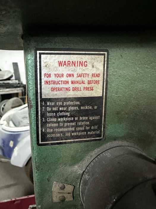 Furadeira de Coluna DP16UL – 3/4 HP | 13” Swing