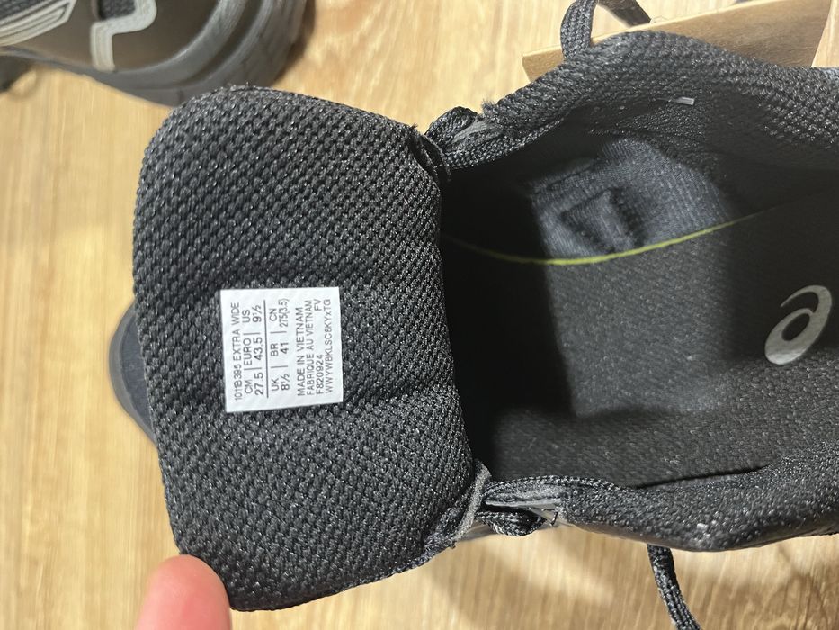 Кросівки Asics Gel-Venture 8 Нові в коробці.  Розмір 43(27,5 см.)