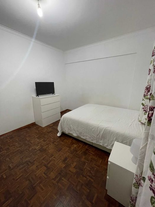 Quarto ao pé metro REBOLEIRA solteiro/casal