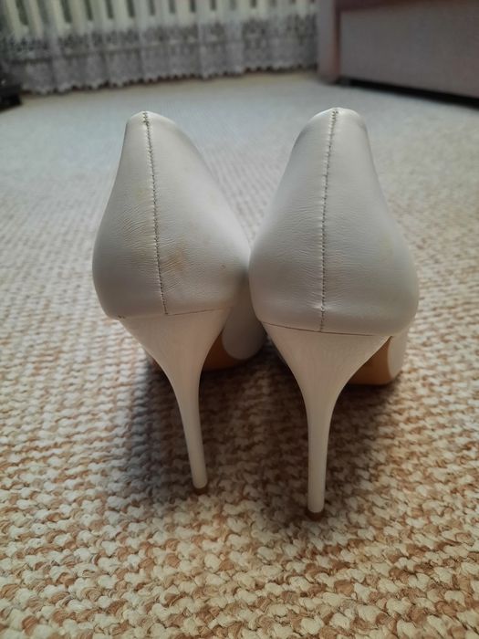 Весільні туфлі .