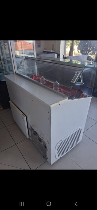 Vitrine expositora de gelados de covete .