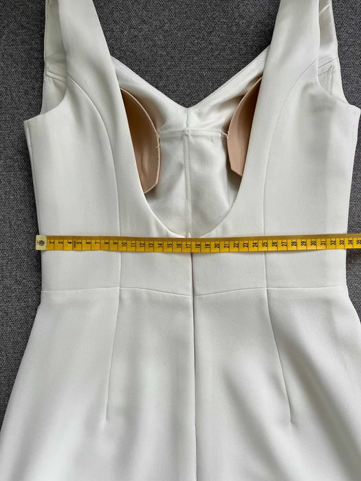 Elegancka suknia ślubna.