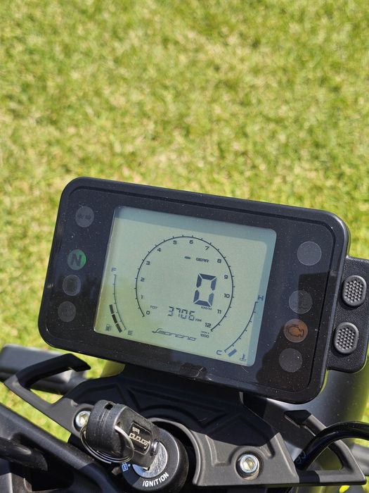Mota 125 Benelli Leoncino ainda na garantia