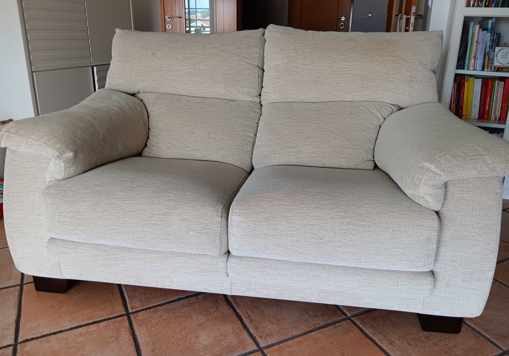 Sofá 2 lugares Pedro Ortiz