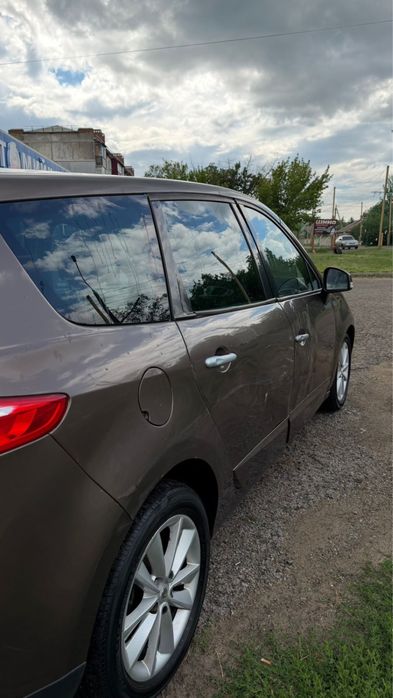 Терміново!! Продам RENAULT GRAND SCENIC 2009р. 2.0 дизель автомат(aisin 6ст.)