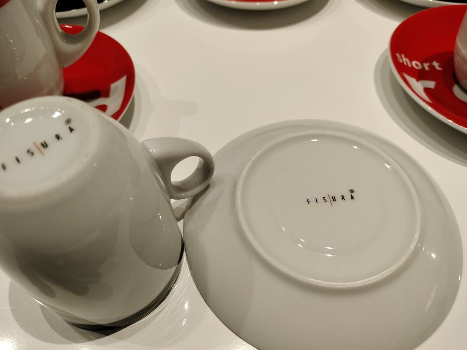 Conjunto café 6 chávenas e pires.