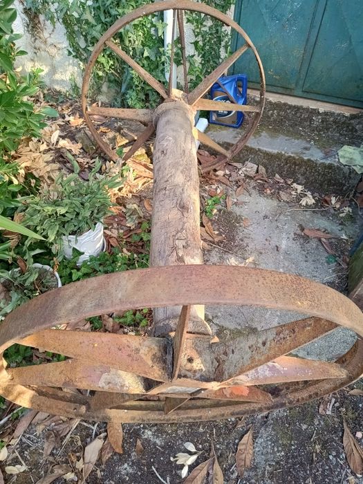 Vários artigos antigos