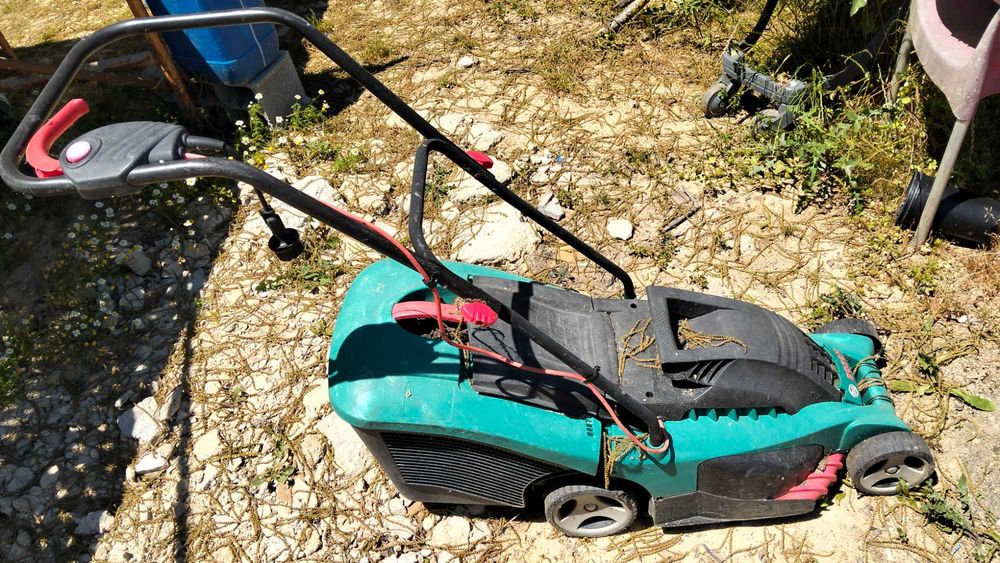 Máquina de cortar relva para reparar ou para peças