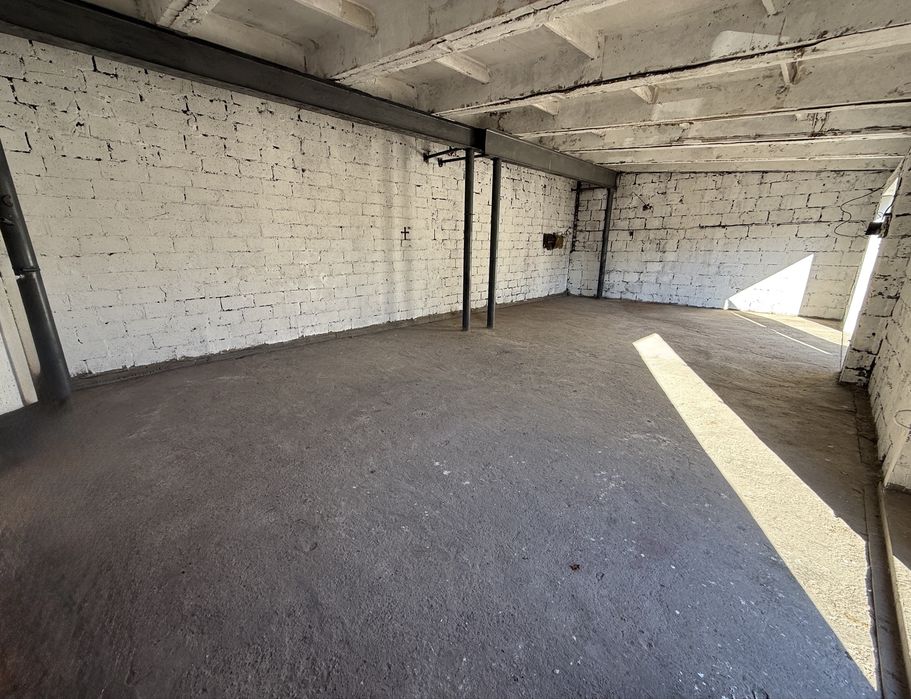 Продам  два гаражі зʼєднані по вул.Павлика р-н загробища біля гімназії