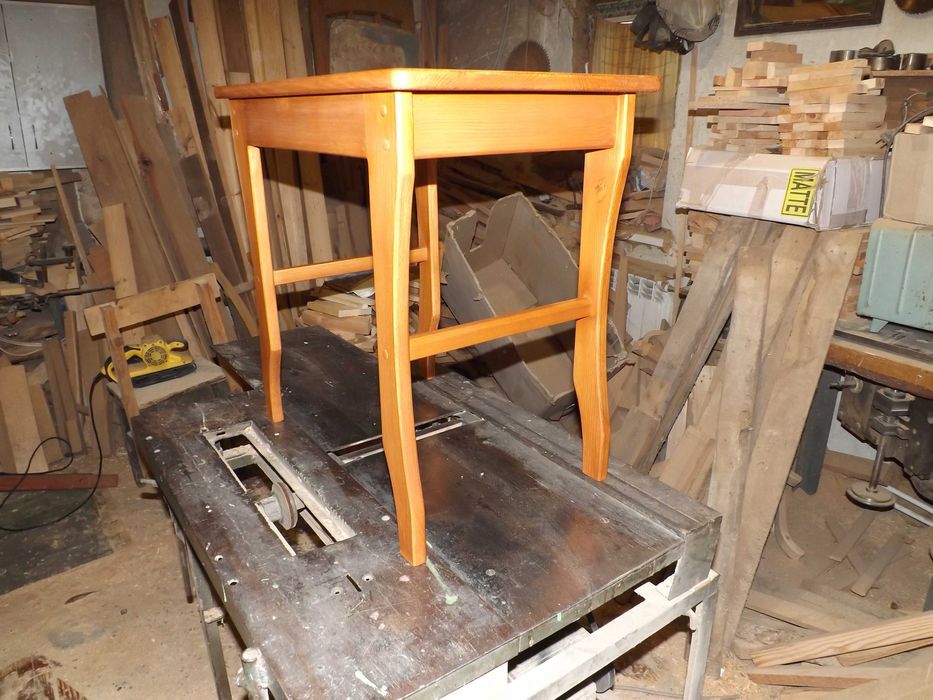 Кофейный столик из натурального дерева