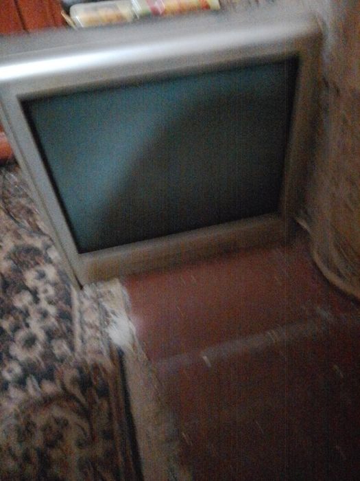 Продам.телевизор.на.запчасти