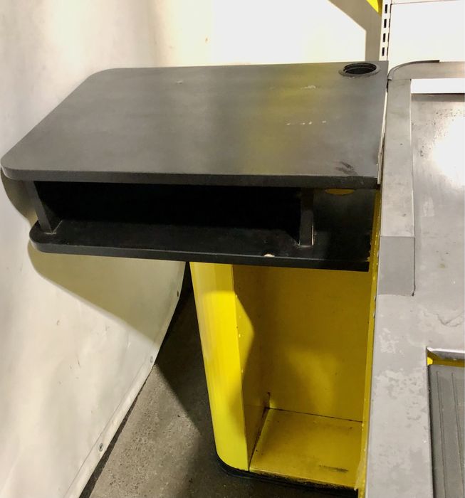 Касові бокси місце для касира в магазин широка товарна камера Wiko бу