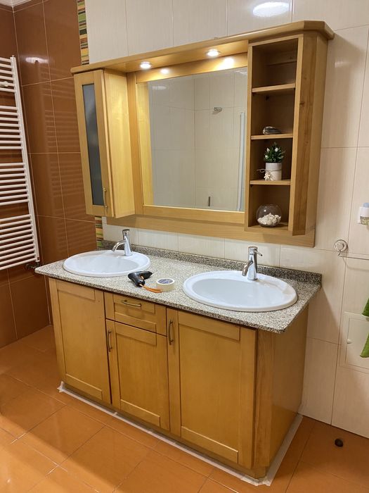 Vendo espelho de casa de banho com prateleiras