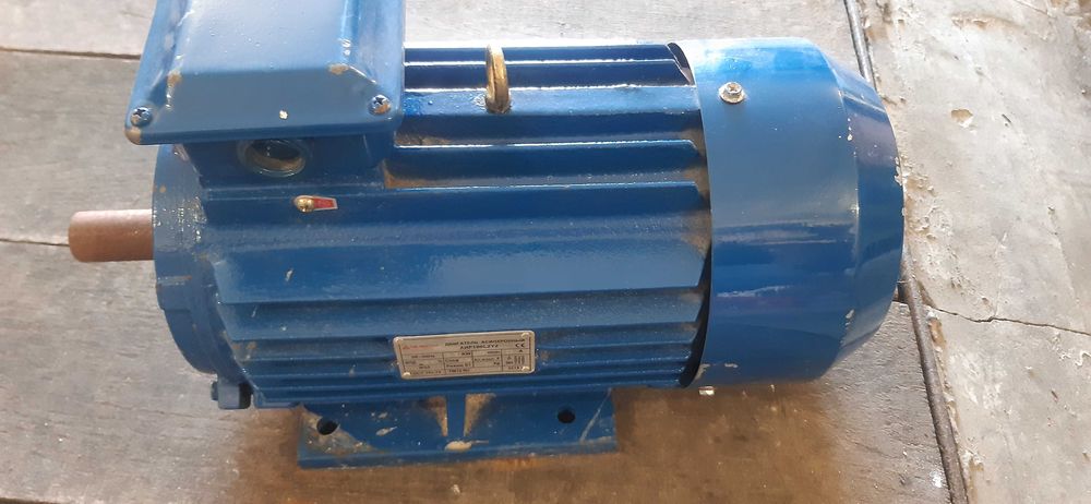 Електро двигун  асинхронний АИР 100L2Y2 5.5 кв 3000 обертів