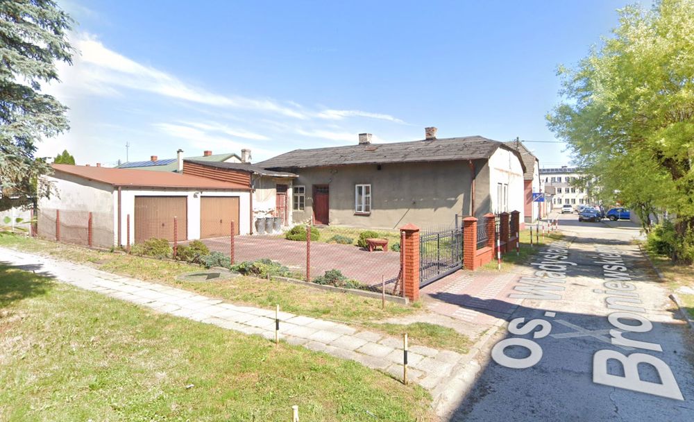 KILIŃSKIEGO 24 - działka z domem w centrum Włoszczowy w spokojnej części miasta