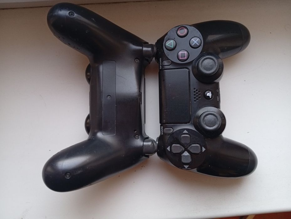 Продам два джойстики Sony PlayStation 4 ps4 original