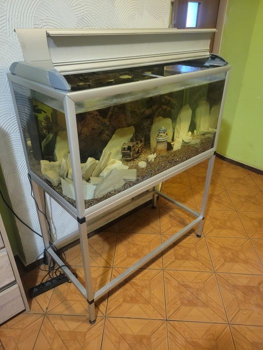 Akwarium na stelażu