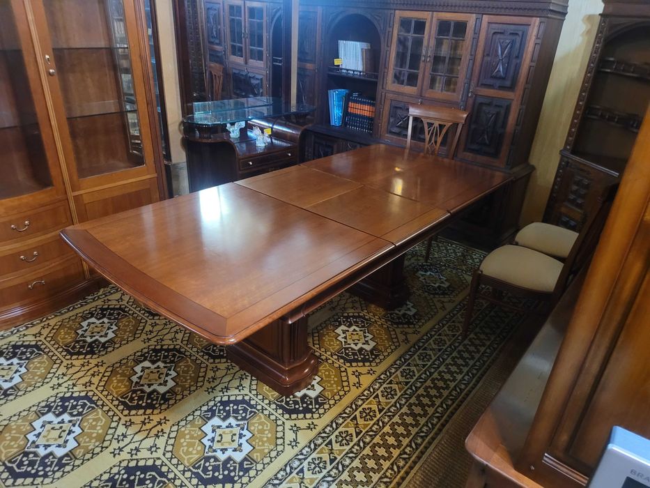 Mesa de sala em madeira maciça - extensível - Só a mesa as cadeiras