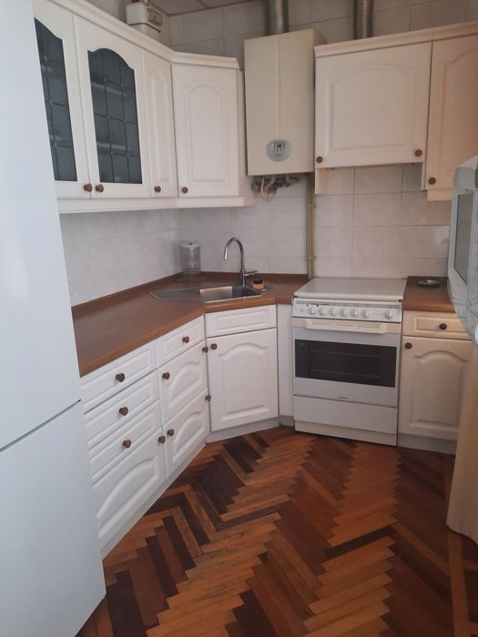 3 кімнатна  квартира  ,,сталінка"   в самому  центрі. Ціну знижено.