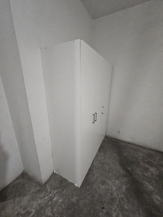 Armário branco de 3 portas