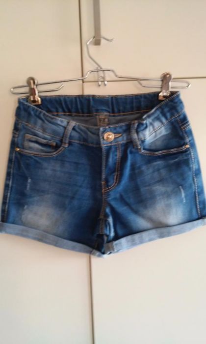 Conjunto blusa Petit Patapon e calção Zara