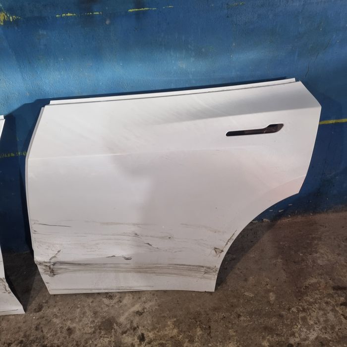 Tesla   двери  левые