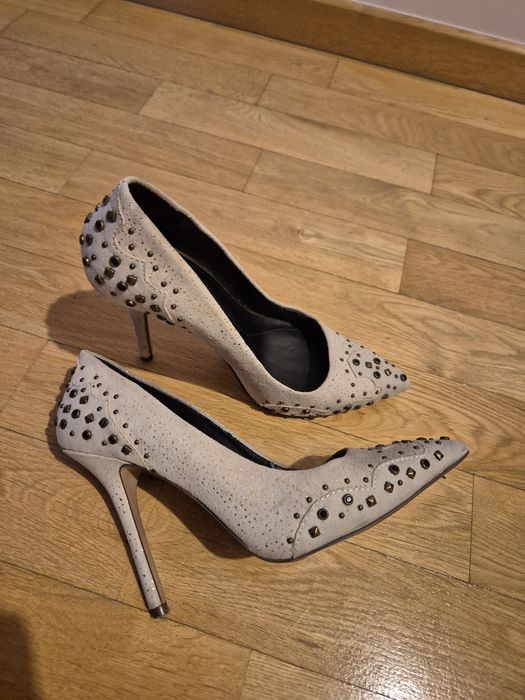 Sprzedam dwie pary pięknych szpilek rozmiar 40