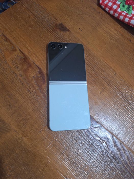 Samsung Z flip 5 256GB