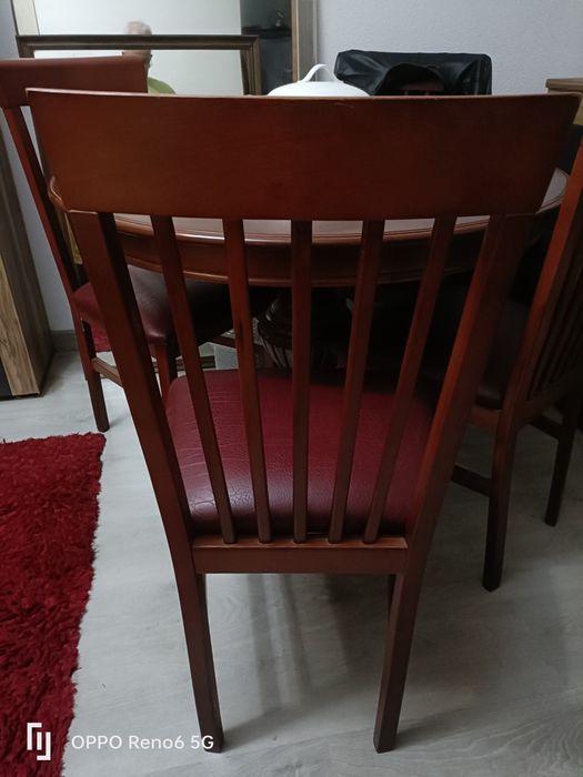 Mesa de sala com cadeiras