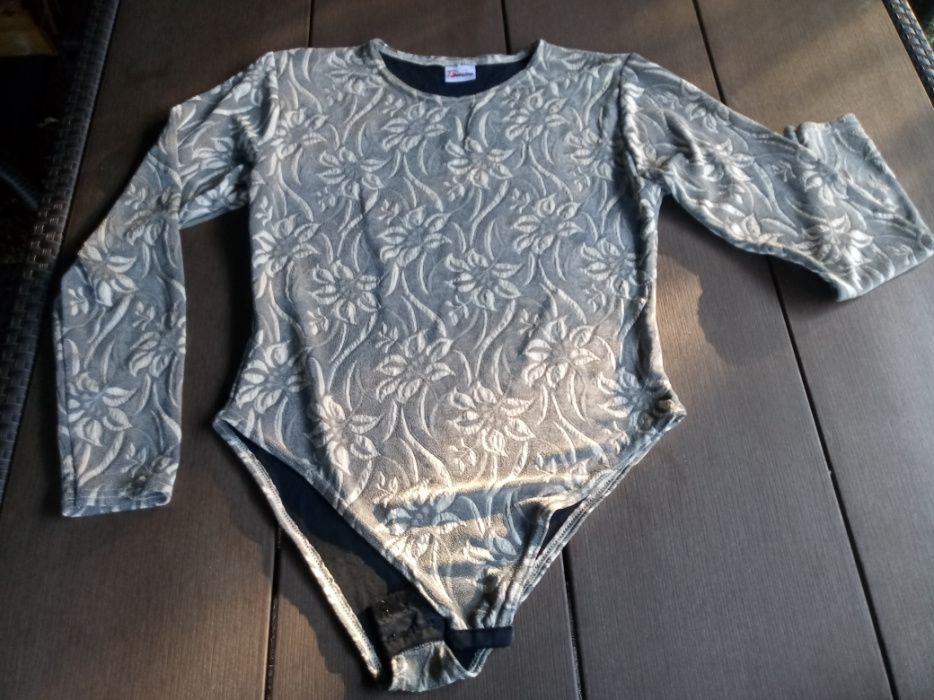 Body w kwiaty z długim rękawem XL