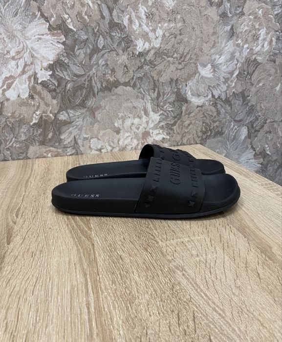 Guess  р.42  сланці шльопки шльопанці сабо