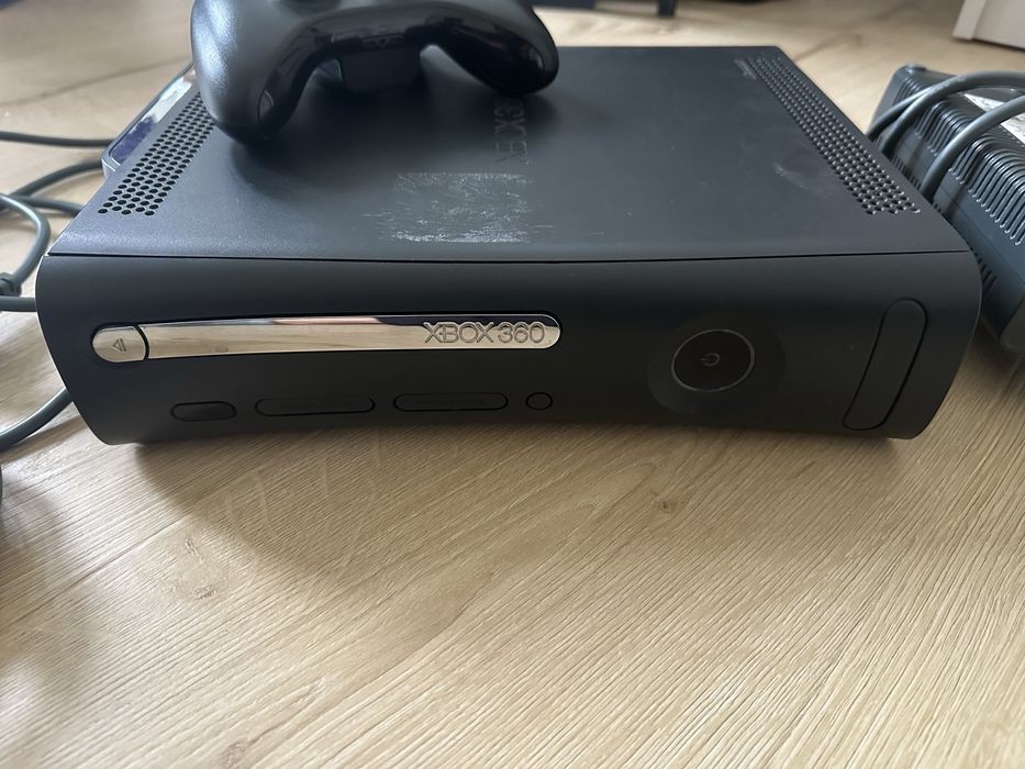 Xbox 360 Elite 120Gb zestaw Falcon stan BDB