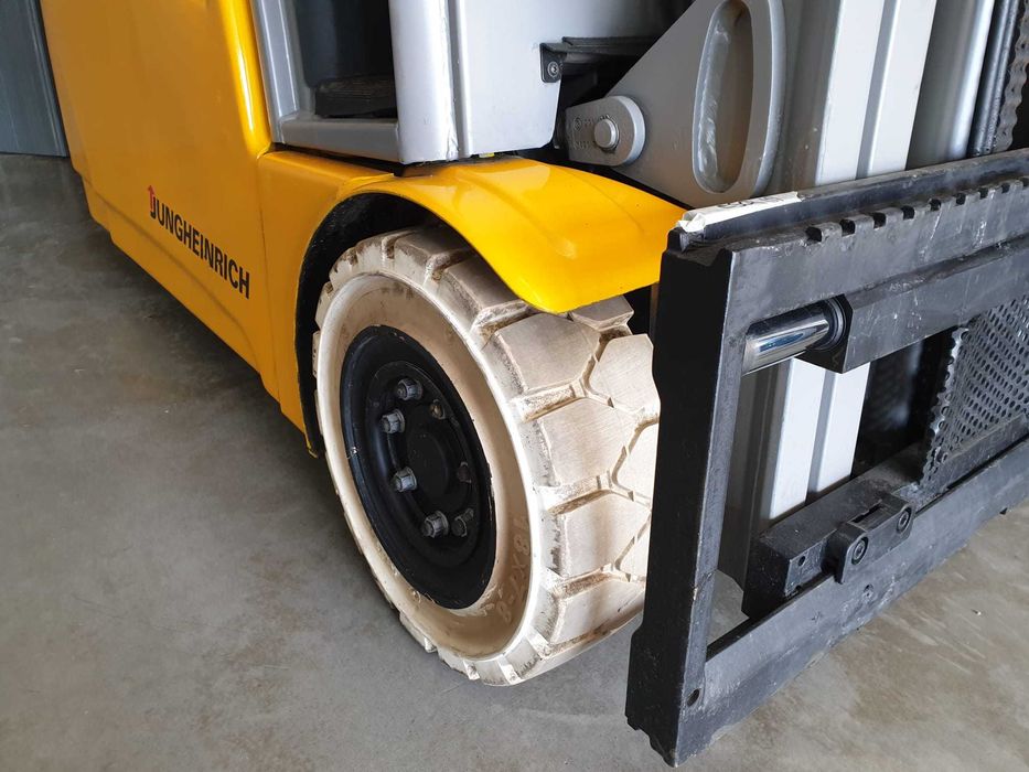 Empilhador Jungheinrich EFG 216K